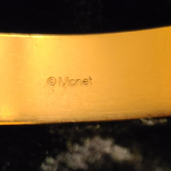 Vintage Monet Heavy Textured Bangle Bracelet Sparkly Gold-Tone - Picture 3 of 6